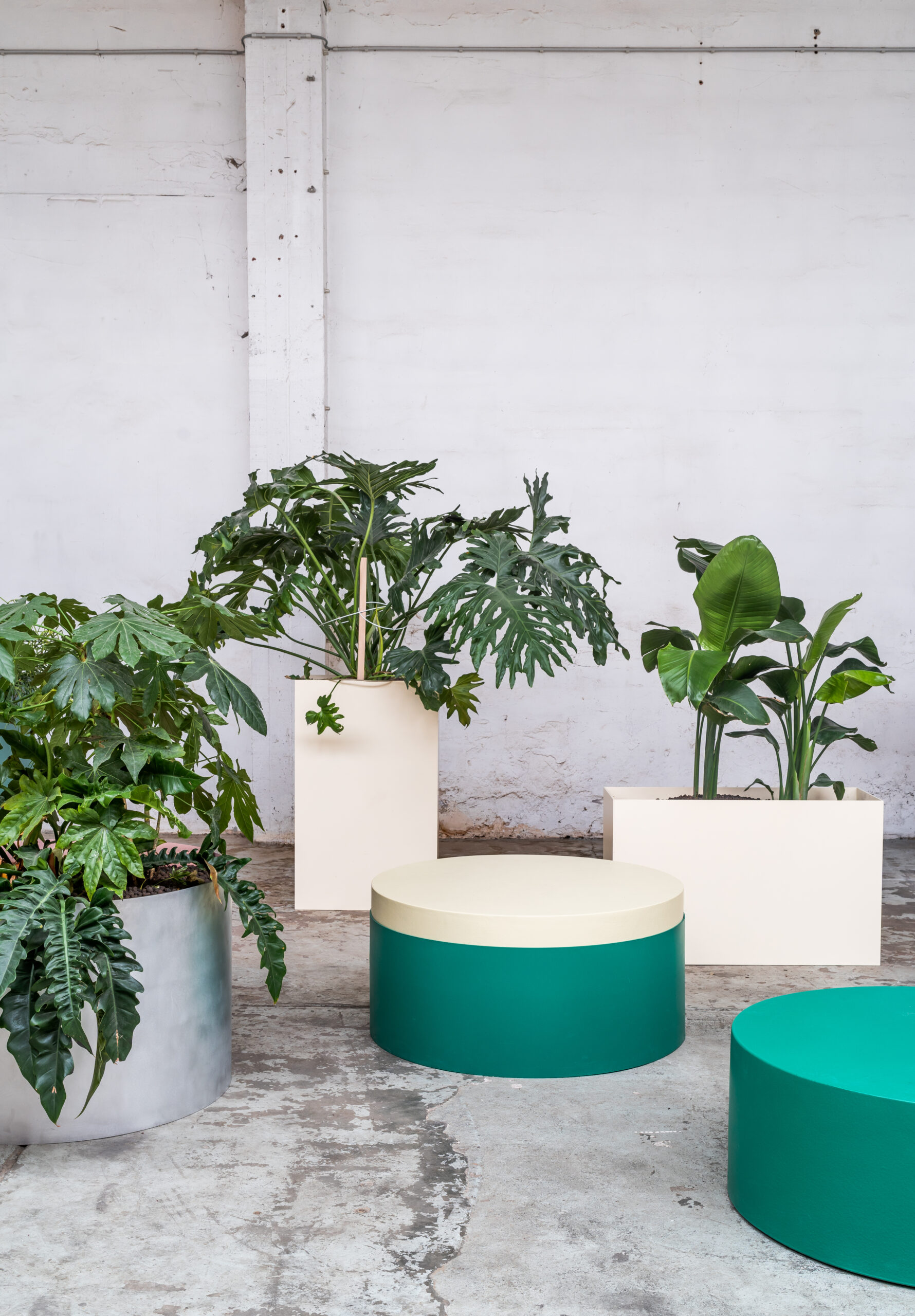 console planters atelier belge, aluminium planters and pu cushions